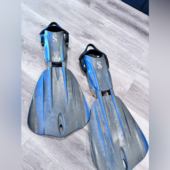 Scuba Pro Seawing Nova Gorilla Fins in Graphite - Picture 5 of 6